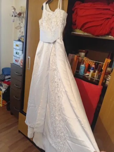 Vestido branco de noiva, bordado