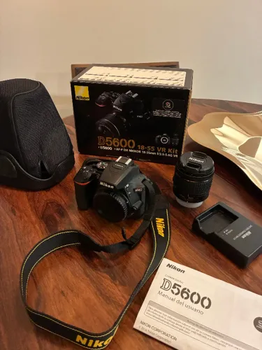 Nikon D5600 18-55 VR Kit - Estado de Nova - 967 Cliques