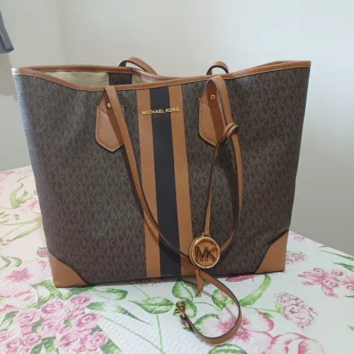 Vendo Bolsa Michael Kors Original R$ 230,00. Natália *
