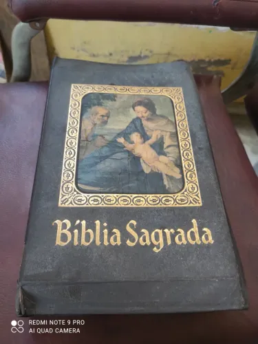 Bíblia antiga grande :