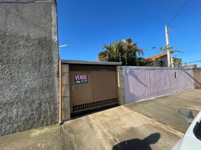 Casa a venda no bairro Parque Residencial Rosamélia em Cosmópolis/SP.
