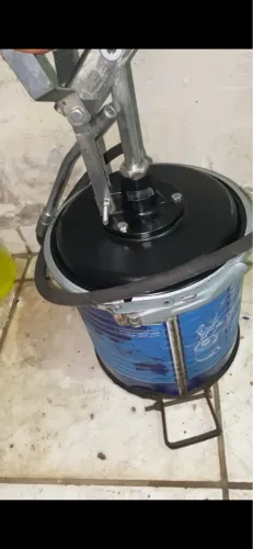 Bomba de engraxa manual 7L BOZZA