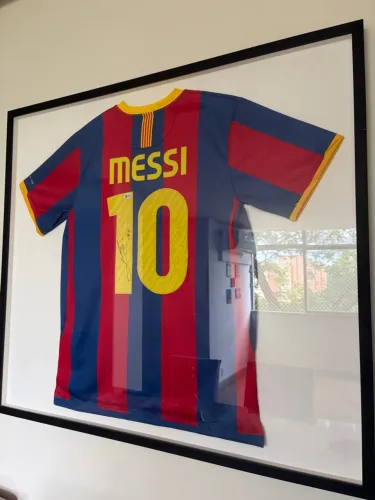 Blusa do Barcelona assinada pelo Messi