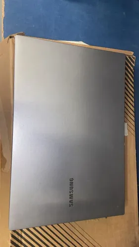 Notebook Samsung NP550XCJ-KT1BR E30 Core i3-10110u 10ª Geração /8GB SSD 240GB/ Teclado Alf
