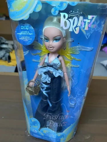 Boneca Bratz Cloe Fashion Pixiez Lacrada na caixa nova