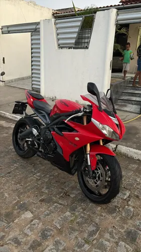 Vendo Triumph Daytona 675 ano 2015 !