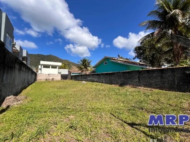 Terreno à venda em Ubatuba, Praia da Maranduba, com escritura, com 413 m².