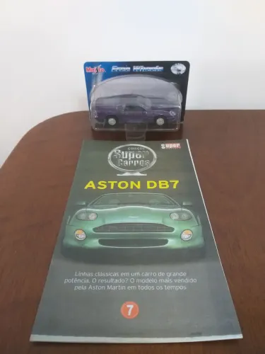 Carro em miniatura Aston DB7 da coleção Super Carros da Maisto