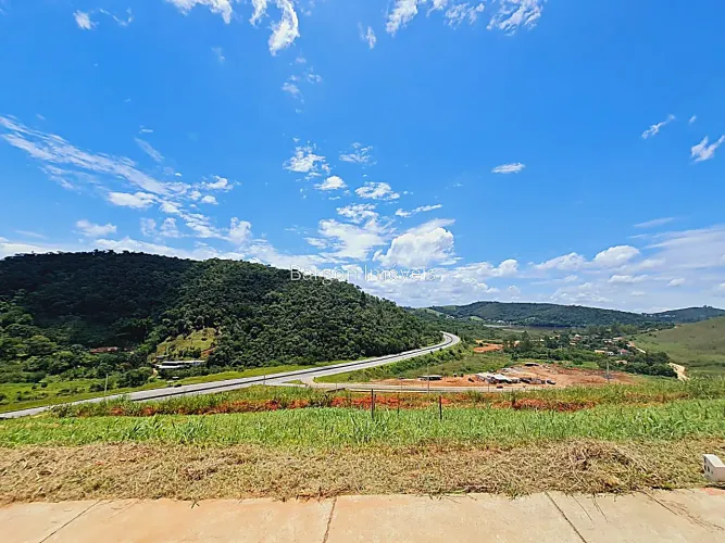 Excelente lote com 300 metros quadrados a venda no Condomínio Estrela do Lago em Juiz de F