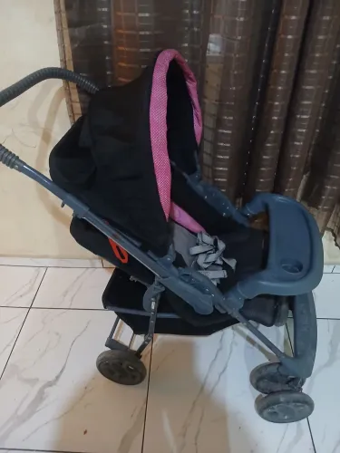 Carrinho de bebê menina
