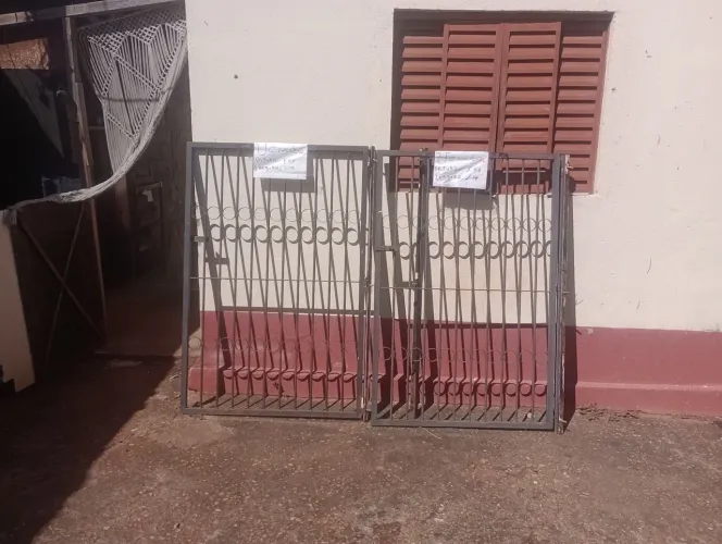 Portão de aço 