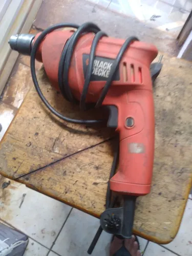 Furadeira Black deker 127volts com impacto funcionando perfeitamente e só pegar e