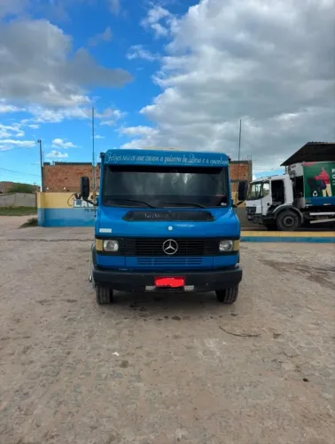 Caminhão Mercedes Benz 709 super conservado