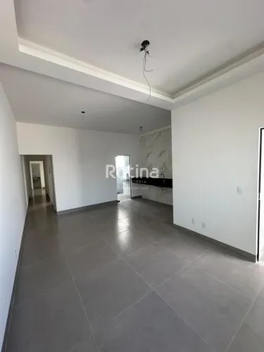 Casa à venda no Bairro Novo Mundo, Uberlândia 2 quartos, 1 suíte e financiamento