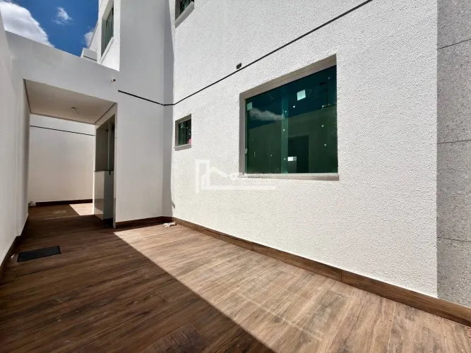 Apartamento com Área Privativa à Venda no bairro Candelária, 2 Quartos, 1 Suíte, 1 Vaga e