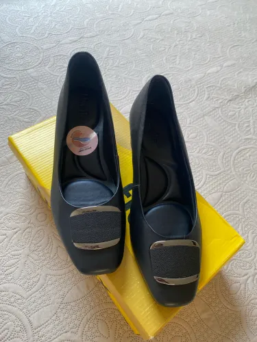 Scarpin em couro preto
