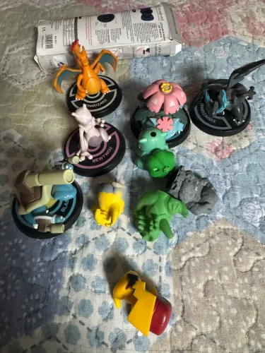 Vários figure action Pokémon por apenas 40 reais