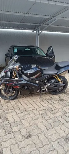 Vendo srad GSX-R 1000 preto.