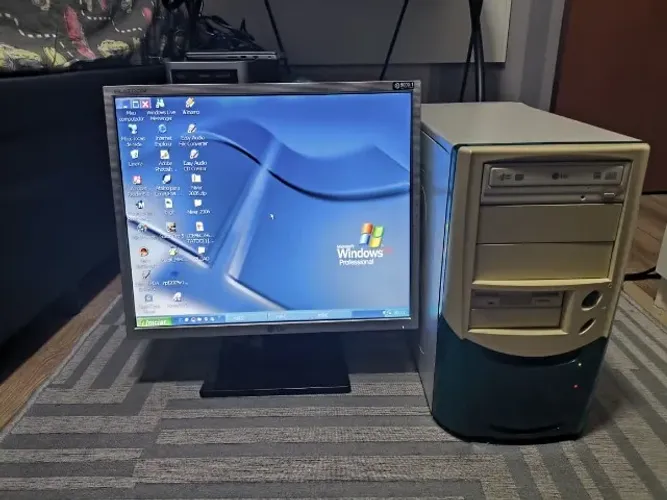 Computador antigo celeron 256mb memória HD 20gb