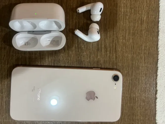 iPhone 8 64 Gb + AirPods