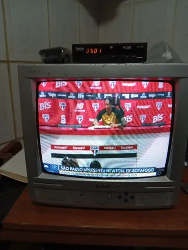 TV 14 polegadas com receptor
