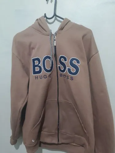 Vendo blusa da marca Hugo Boss semi nova tamanho M na cor bege 