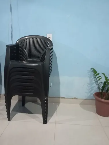 Vende-se cadeiras de plástico 45,00 cada