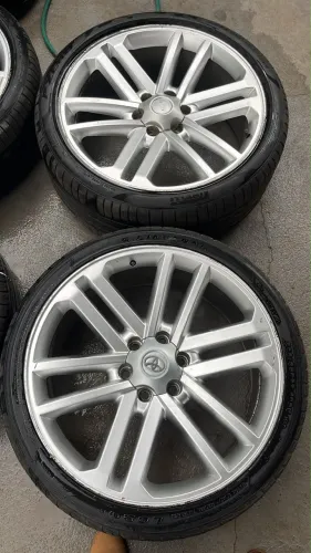 Roda 22 com 5 pneus