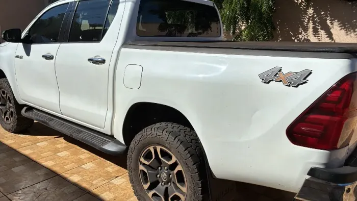 Toyota Hilux CD SRV 4X4 2.8 TDI Diesel Aut. 2021