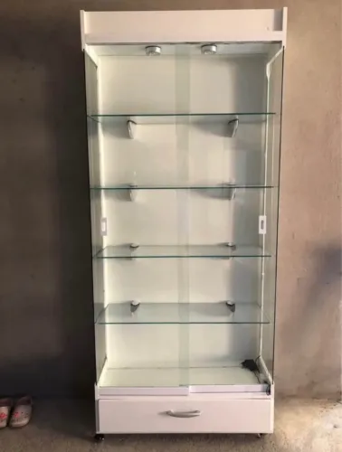 VENDO CRISTALEIRA
