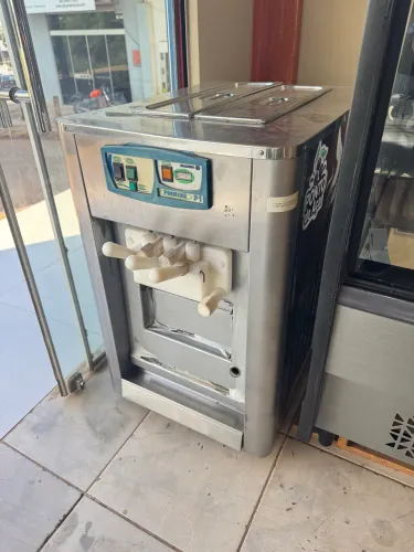 Máquina de sorvete expresso. 