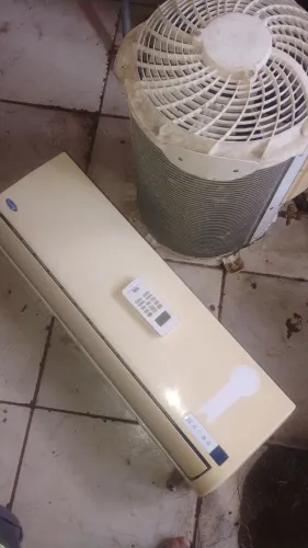 Vende se um ar condicionado Carrier 12000 btu