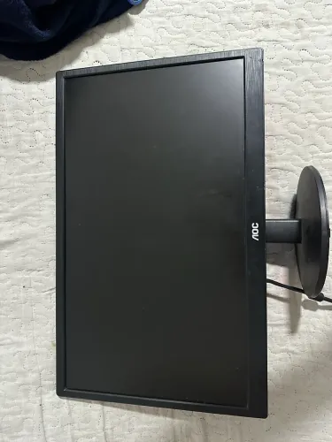 Monitor  AOC de 24 polegadas com entrada VGA