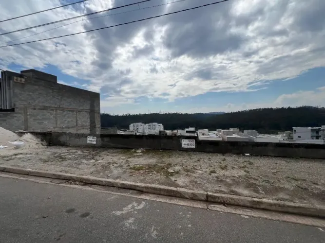 TERRENO À VENDA NO PORTAL DOS IPÊS!