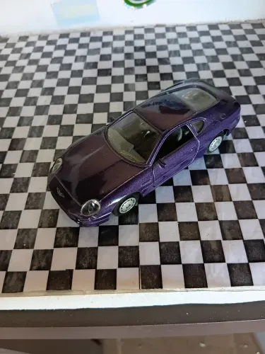 Miniatura maisto aston martin db7