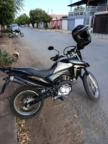 Bros 160 pouco rodada