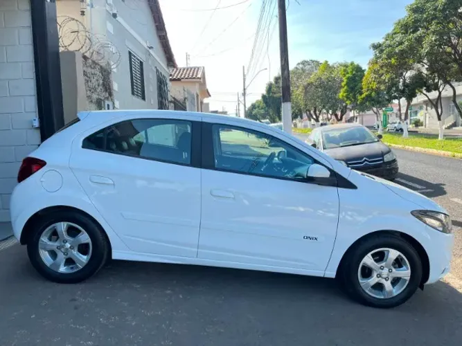 Chevrolet Onix Hatch LT 1.4 8V Flex Mec. 4P 2019