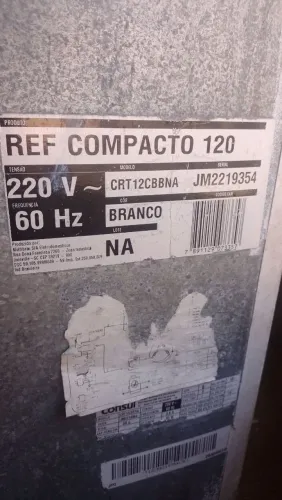 Vendo frigobar modelo 120 litros CRT 12CBBNA 220 voltagem