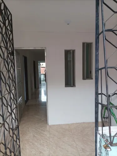 Casa em Plataforma, com 3/4, suite e vaga na garagem.