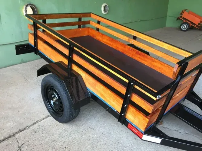 Carretinha de madeira e reboque