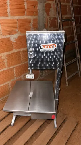 MÁQUINA DE CORTAR CARNE