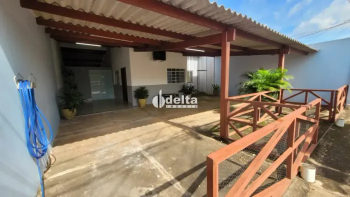 Casa em condomínio com 2 quarto sendo 1 suíte disponível para venda no bairro Jardim Holan