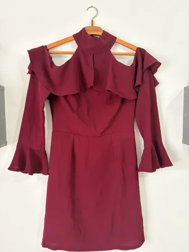 Vestido na cor vinho 