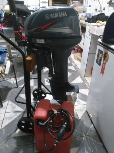Motor de popa ano 2014 8.500 reais sem o carrinho
