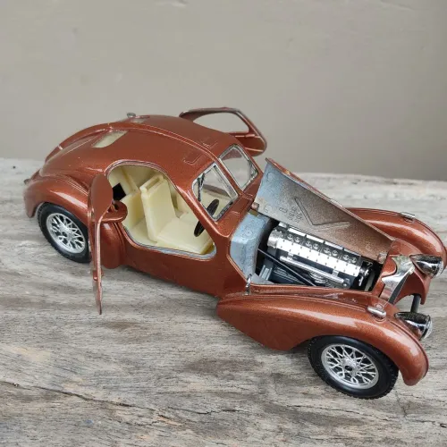 Réplica Bugatti tepy 57 SC atlantic 1956