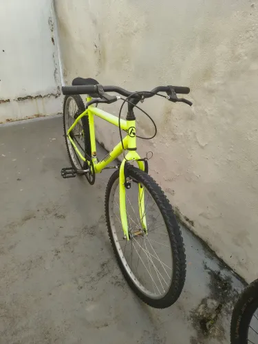 Bicicleta Aro 26 Amarela - Ótimo Estado - Pronta para Andar