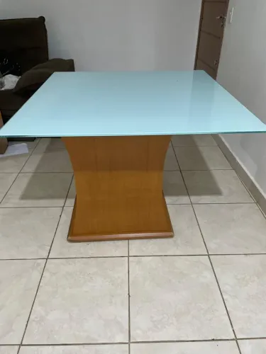 Mesa quadrada 8 lugares - sem as cadeiras