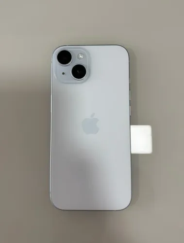 iPhone 15 128 GB Bateria 87%