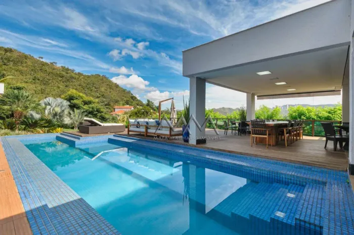 Casa para locação no Condomínio Ipê da Serra | 429,42 m² - 4 suítes