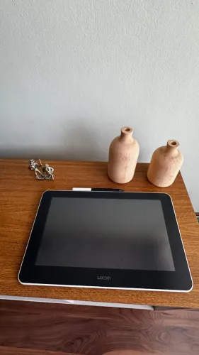 Mesa com tela - Wacom One 13 
